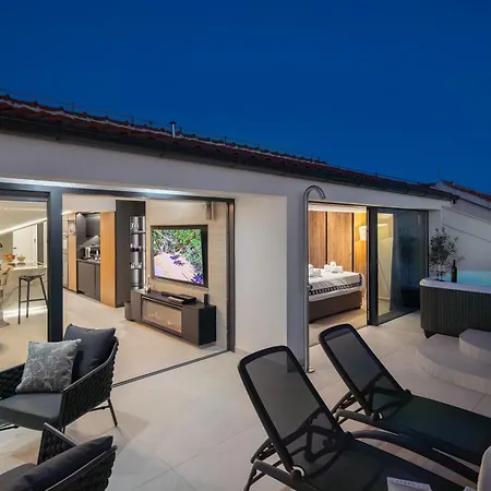 Luxury Penthouse Hvar With Jacuzzi & Sea View Apartman
