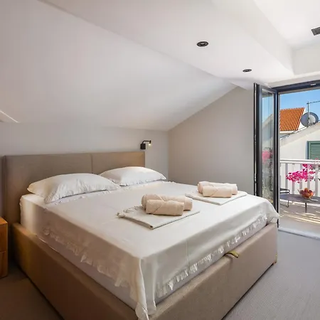 Luxury Penthouse Hvar With Jacuzzi & Sea View Apartment