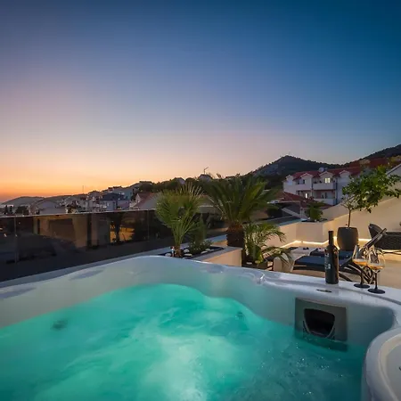 Apartment Luxury Penthouse Hvar With Jacuzzi & Sea View
